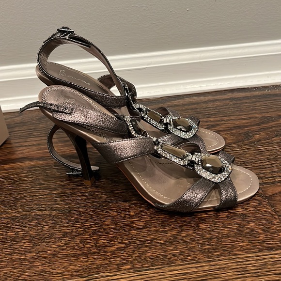 BOURNE pewter suede size 9 sandals. Chunky stones. - Picture 5 of 11